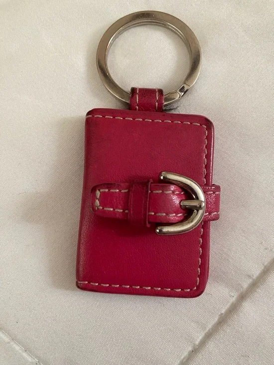 RARE pink leather Coach photo keychain!! - Picture 2 of 10